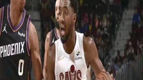 好消息：多诺万-威廉姆斯加盟上海队大家庭！