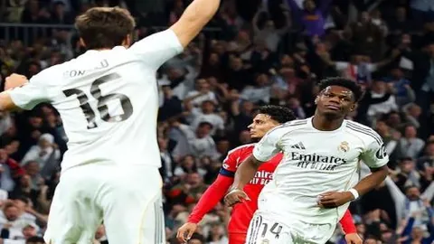 41岁华诞欢庆！托雷斯，马竞缅怀传奇足坛巨星，圣婴荣名永传。