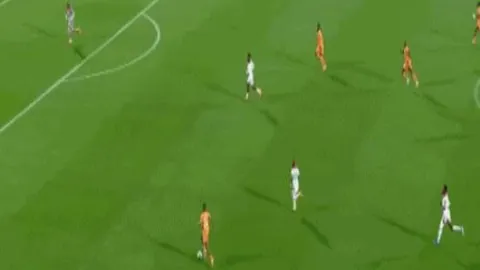 张琳艳荣膺2025年中国女子金球奖桂冠，恒大足校倍感自豪